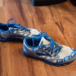 Brooks T7 racing shoe